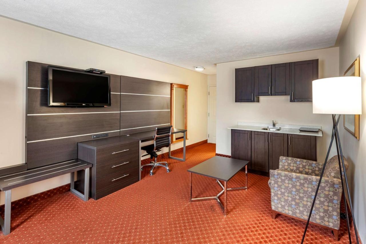Surestay Plus Hotel By Best Western Кинкардин Екстериор снимка