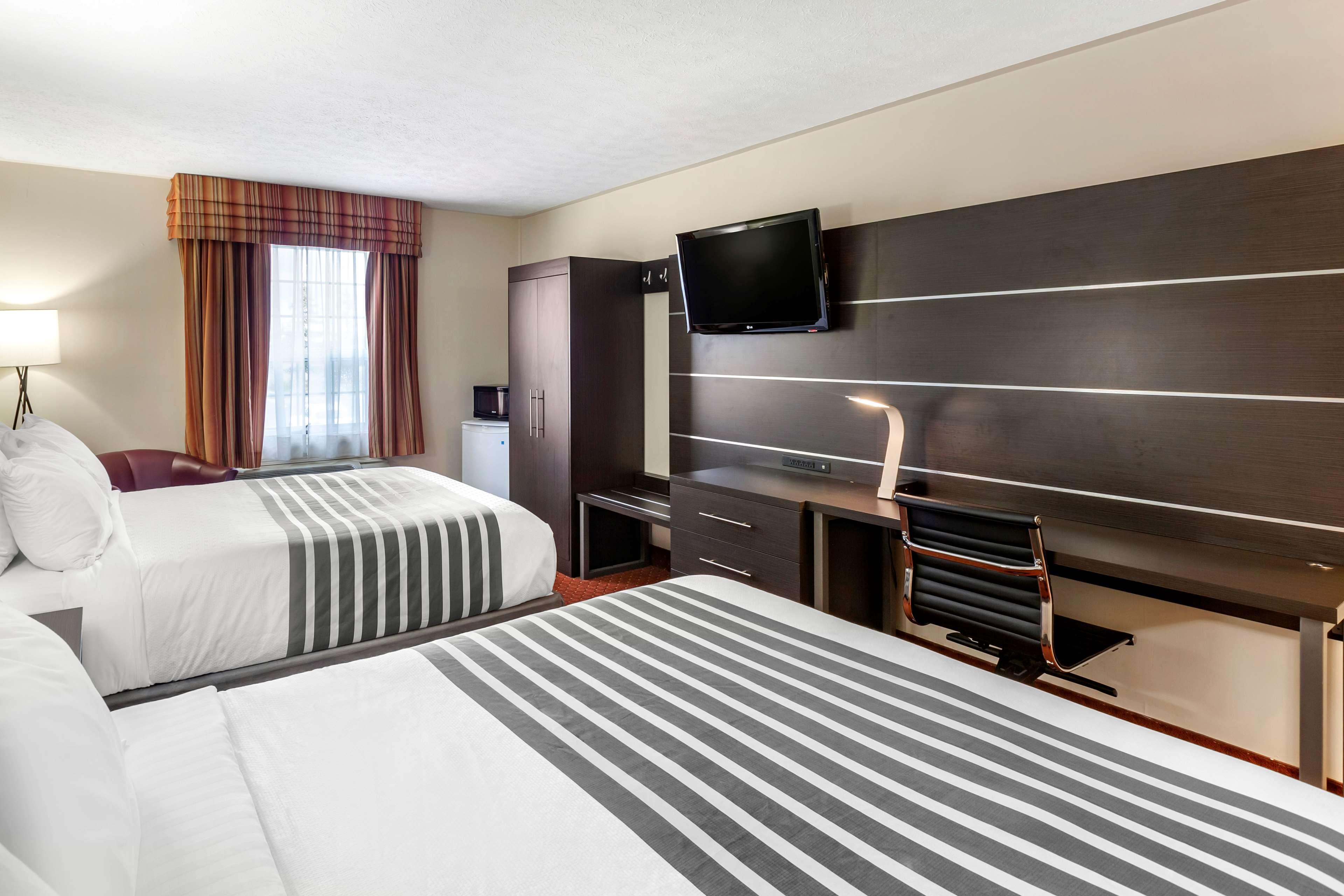 Surestay Plus Hotel By Best Western Кинкардин Екстериор снимка