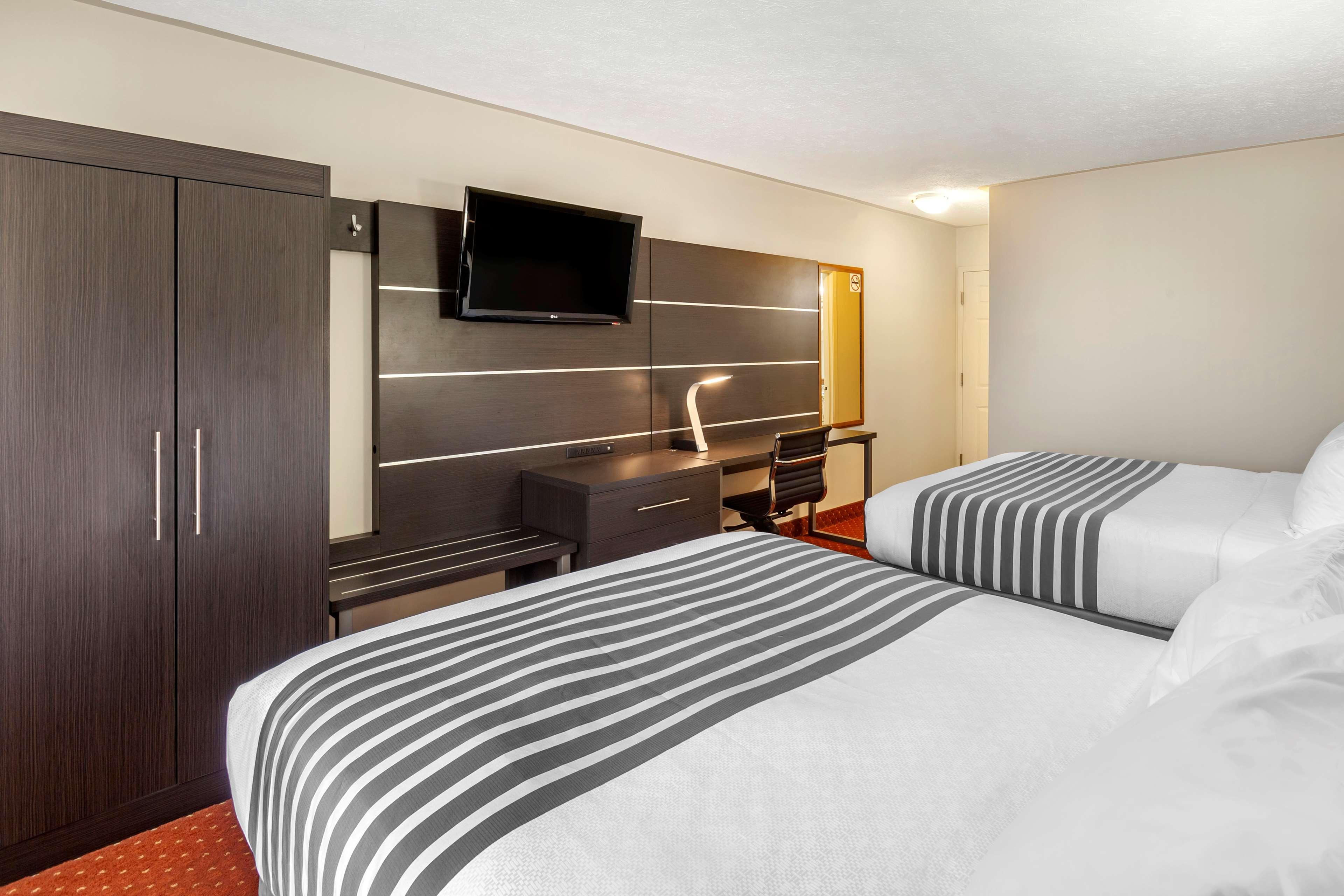 Surestay Plus Hotel By Best Western Кинкардин Екстериор снимка