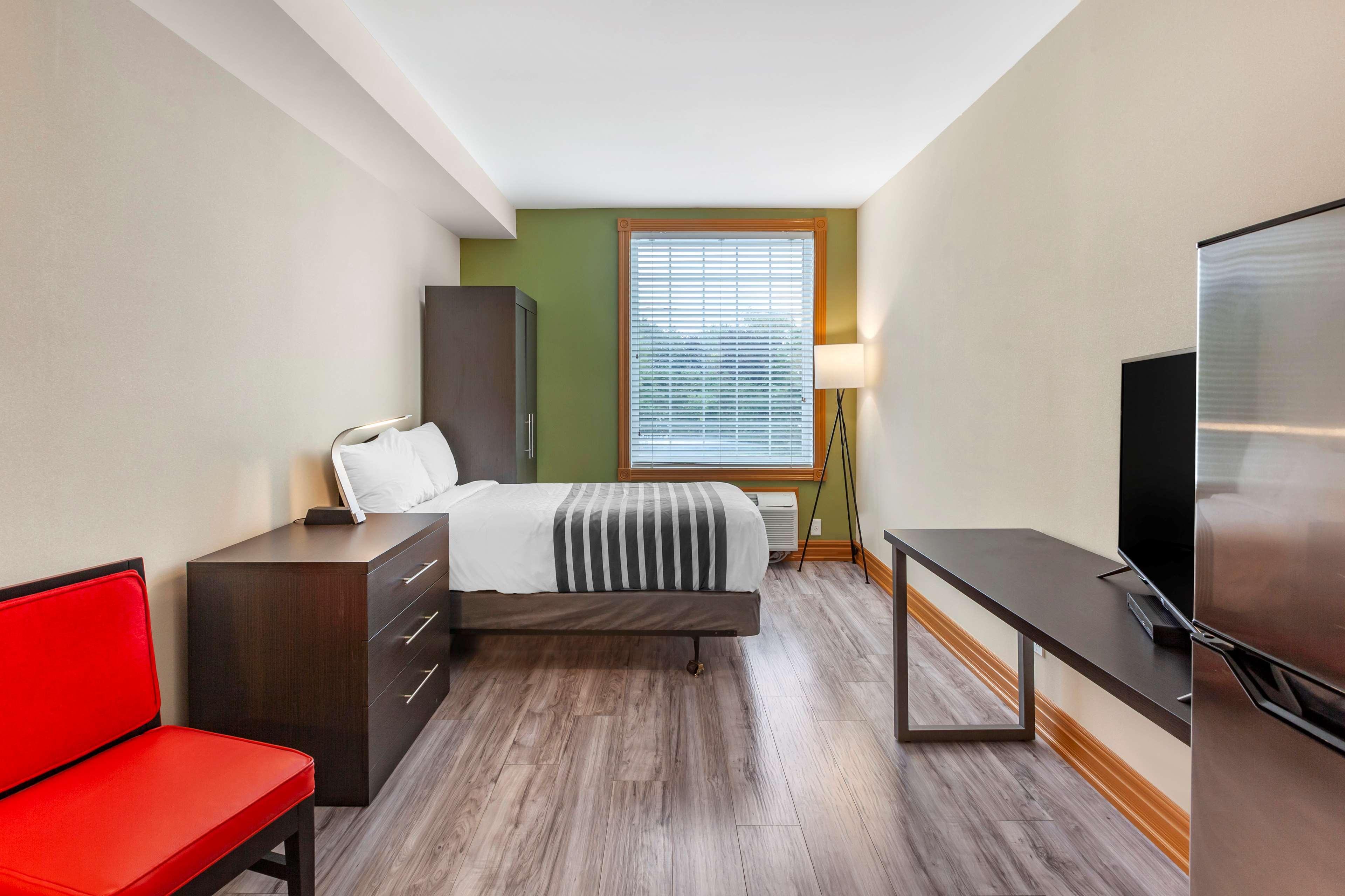 Surestay Plus Hotel By Best Western Кинкардин Екстериор снимка