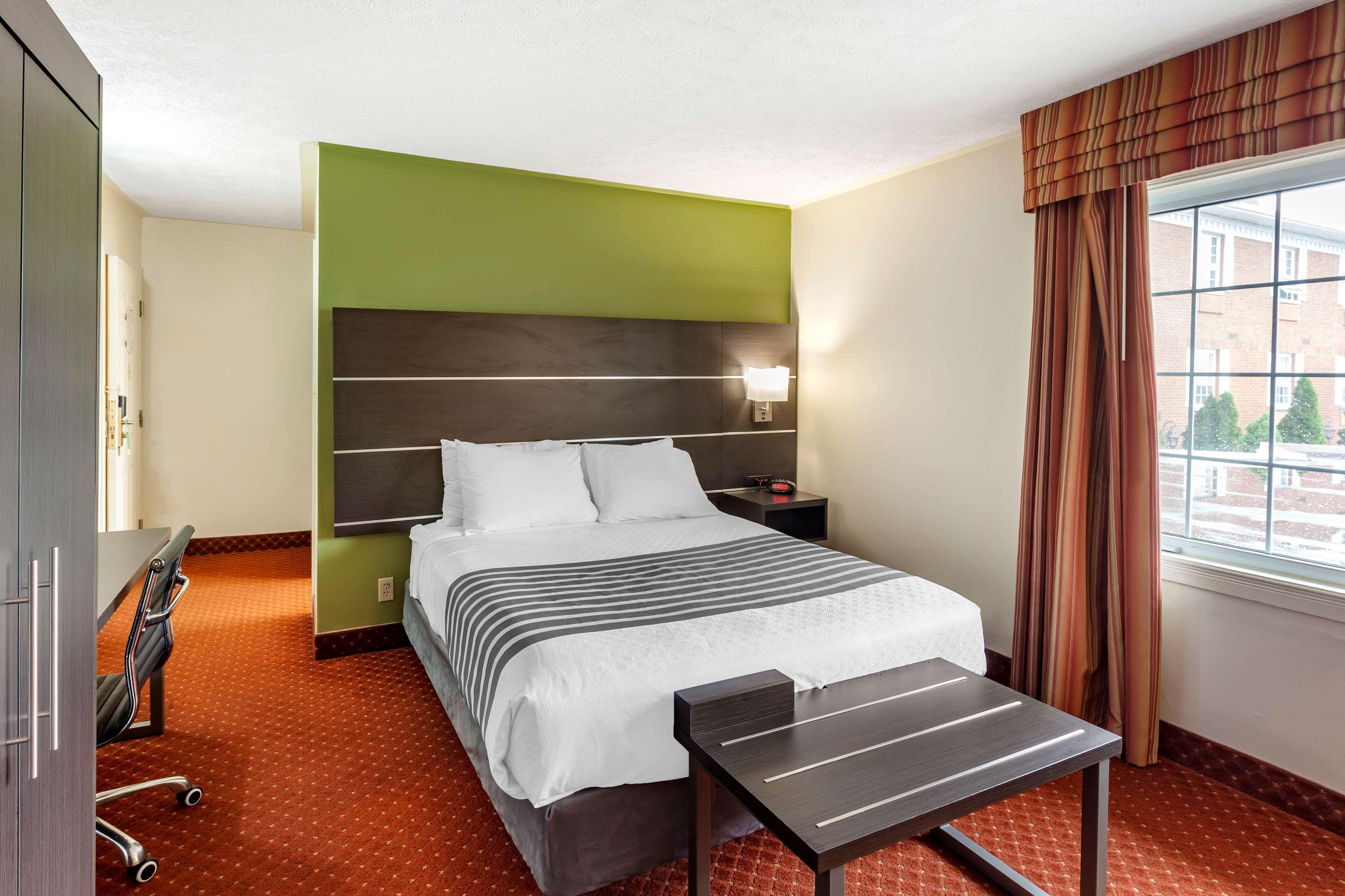 Surestay Plus Hotel By Best Western Кинкардин Екстериор снимка
