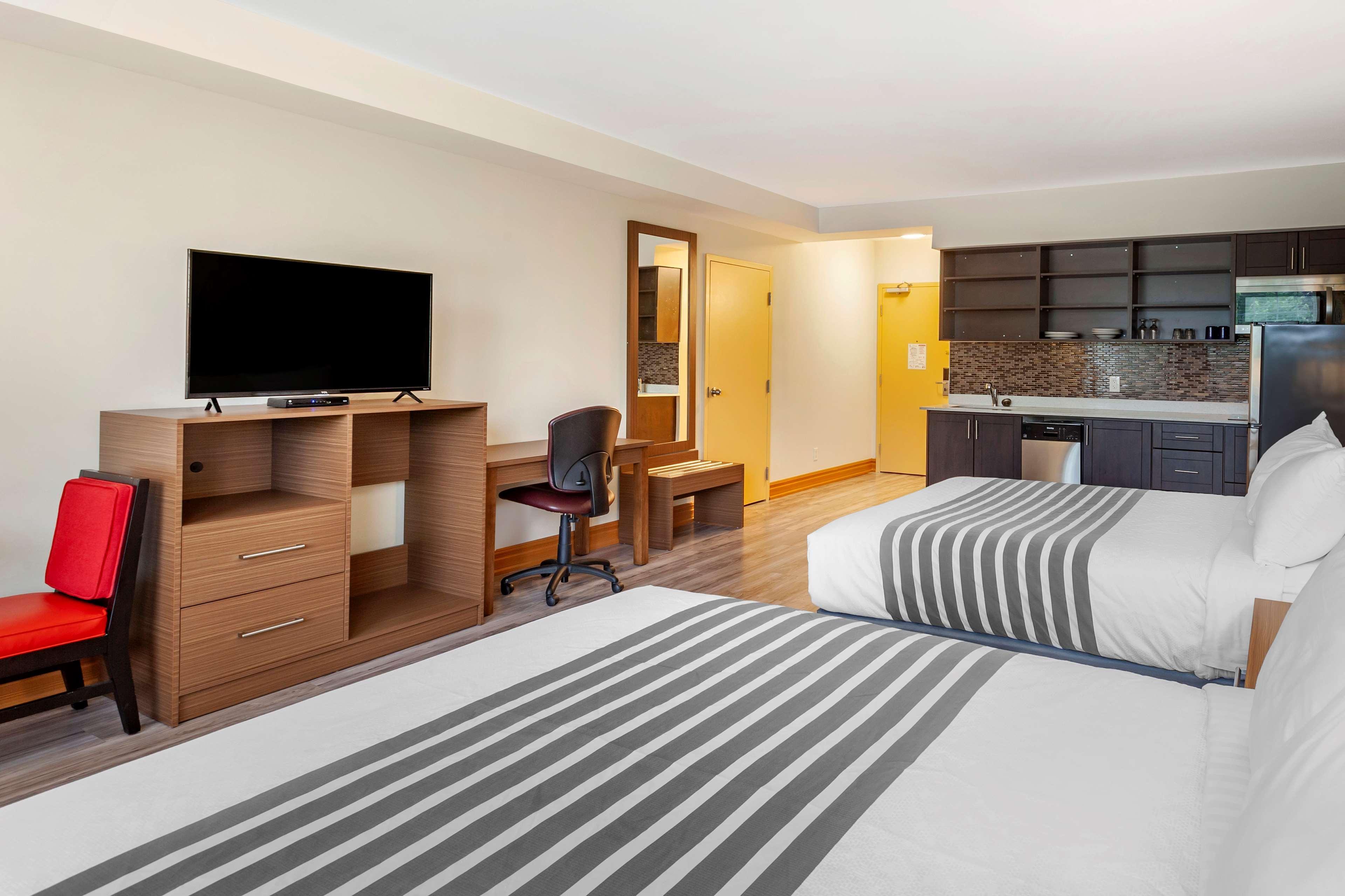 Surestay Plus Hotel By Best Western Кинкардин Екстериор снимка