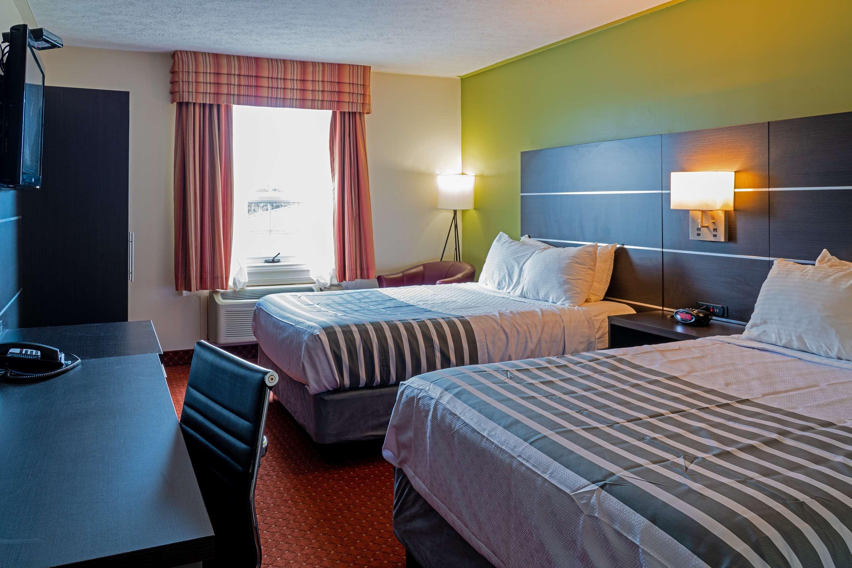 Surestay Plus Hotel By Best Western Кинкардин Екстериор снимка