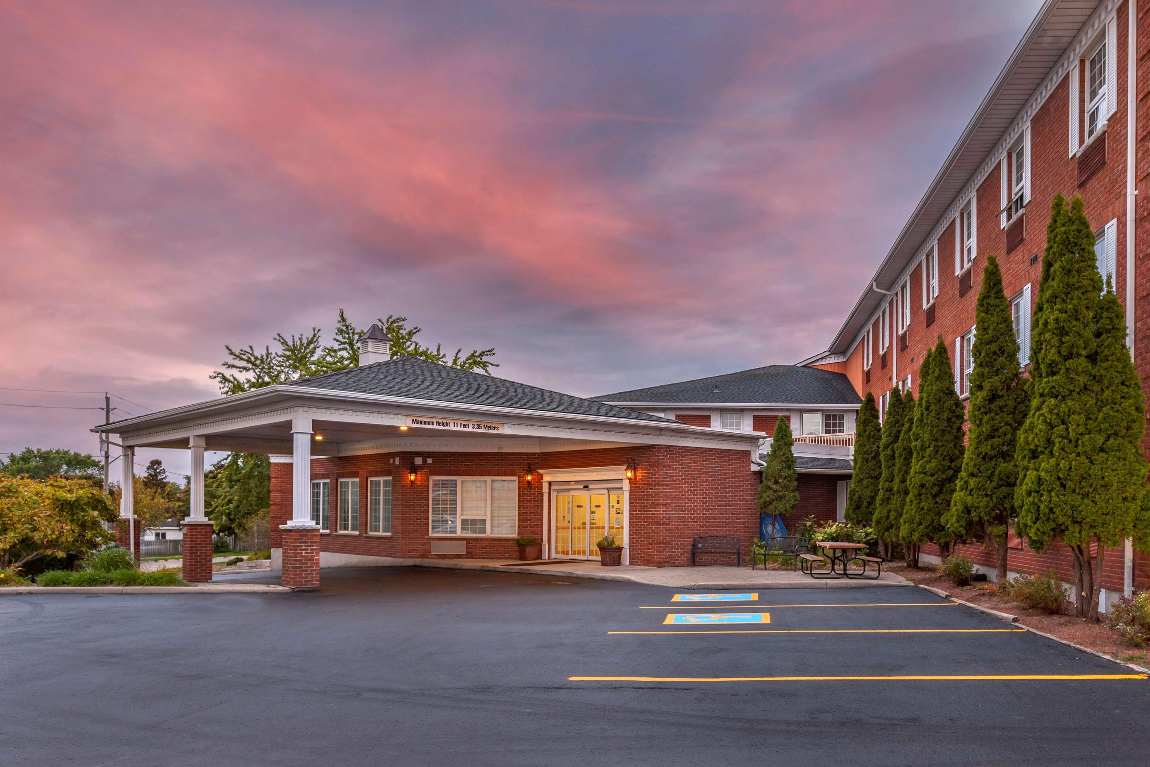 Surestay Plus Hotel By Best Western Кинкардин Екстериор снимка