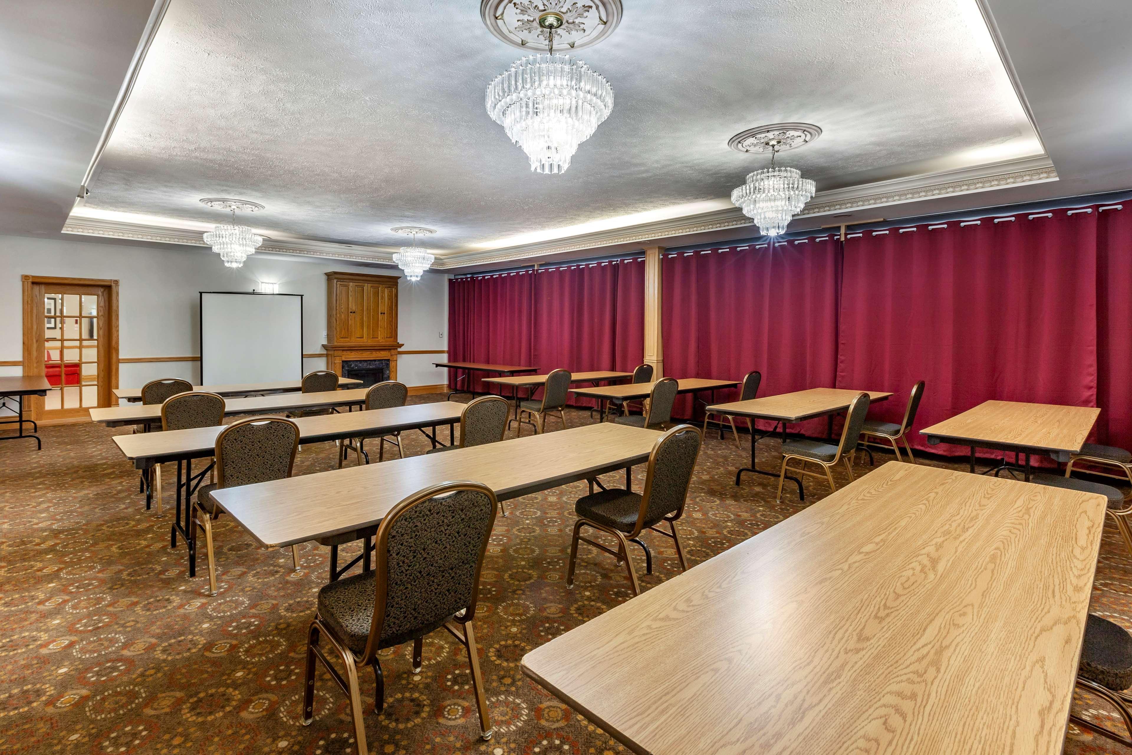 Surestay Plus Hotel By Best Western Кинкардин Екстериор снимка
