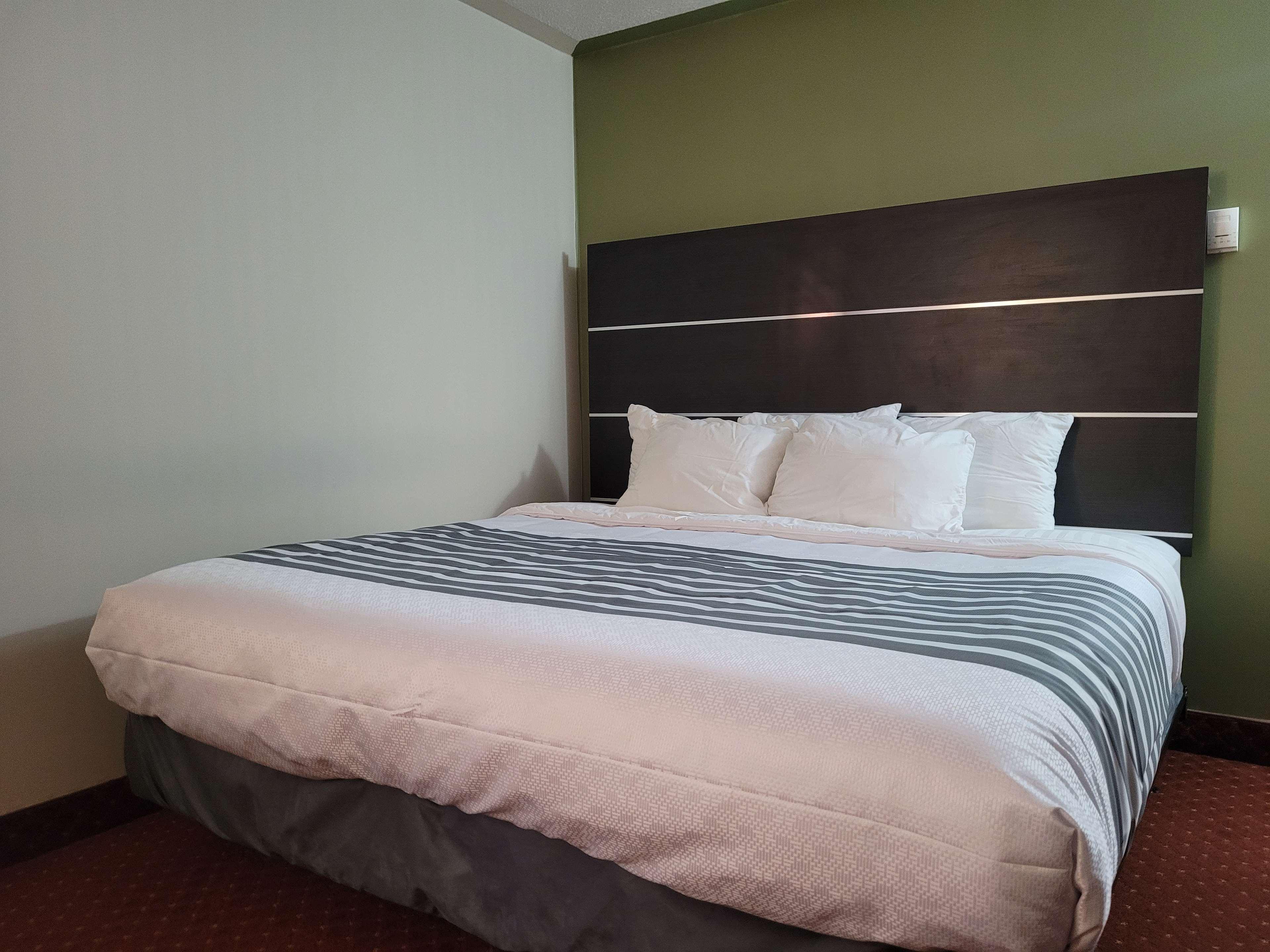 Surestay Plus Hotel By Best Western Кинкардин Екстериор снимка