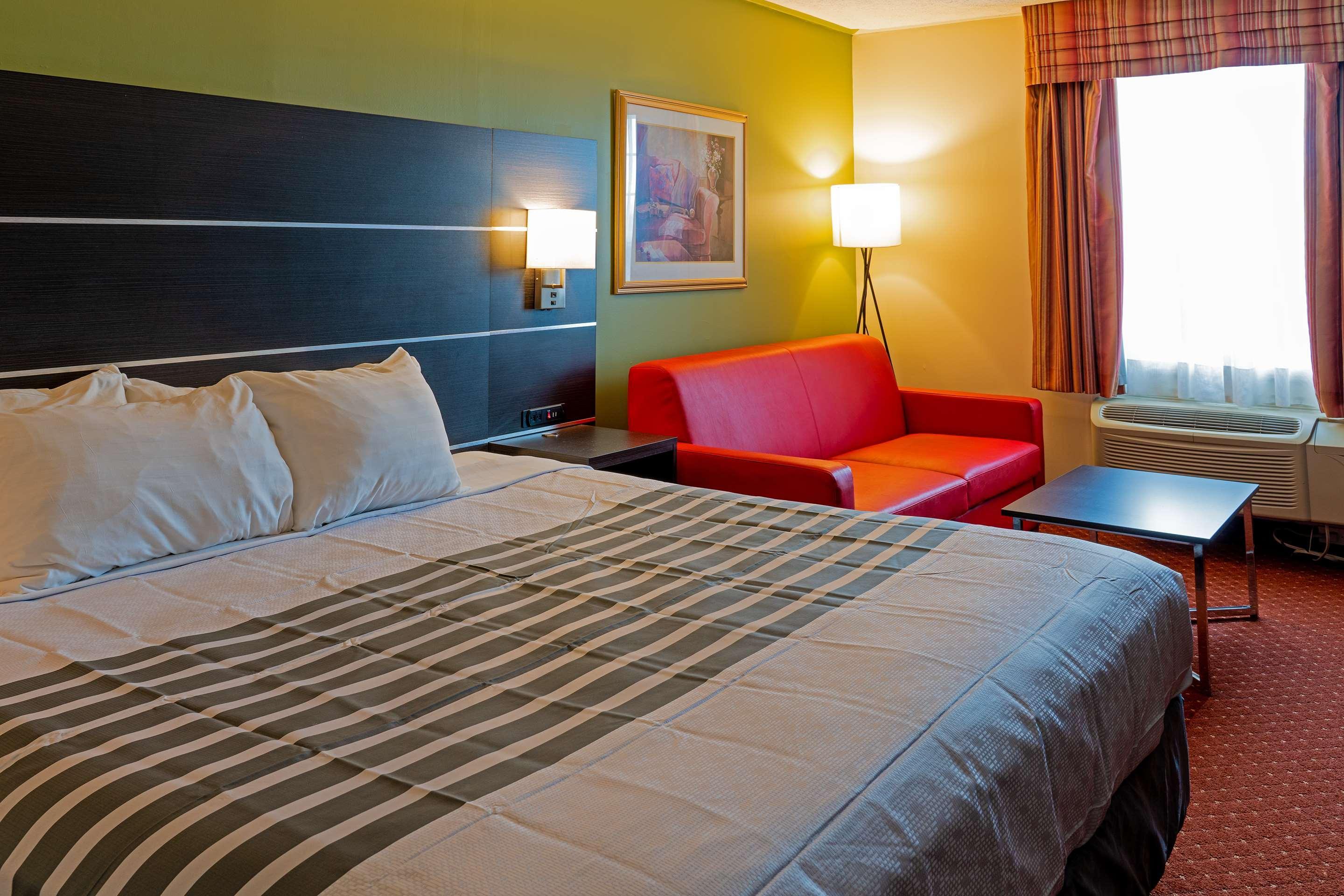 Surestay Plus Hotel By Best Western Кинкардин Екстериор снимка