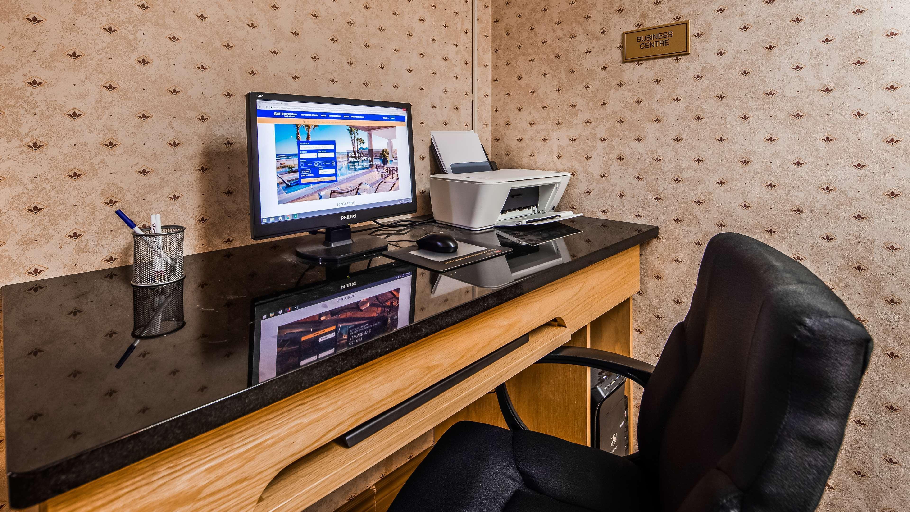Surestay Plus Hotel By Best Western Кинкардин Екстериор снимка