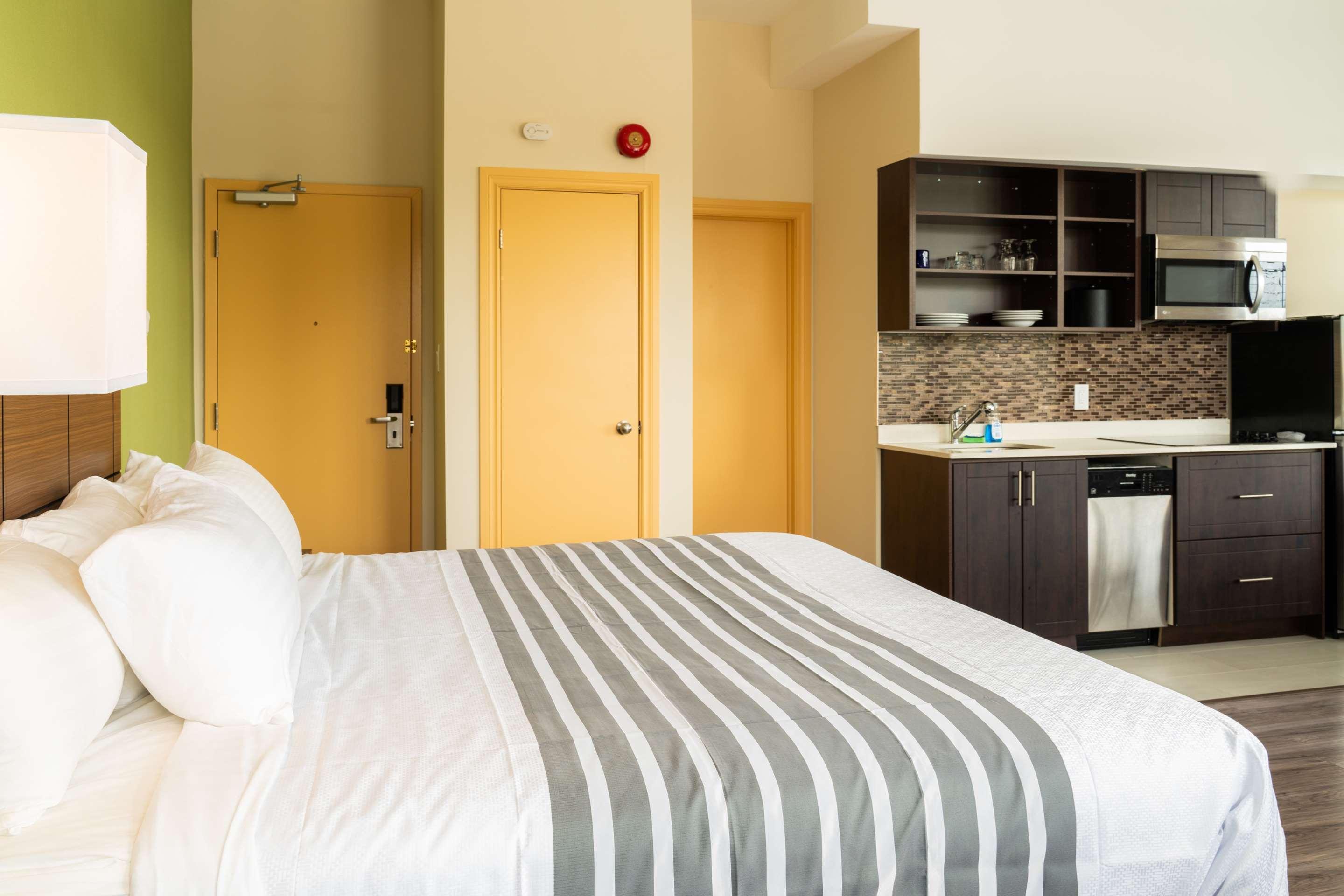 Surestay Plus Hotel By Best Western Кинкардин Екстериор снимка