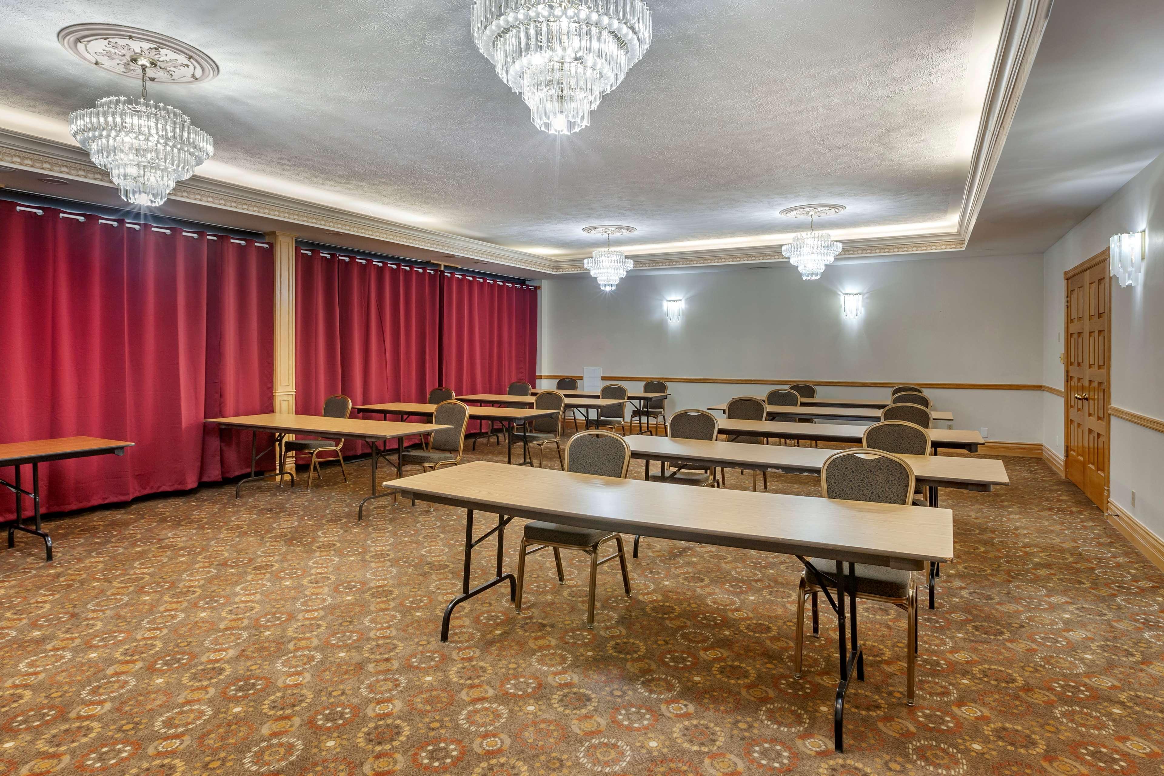 Surestay Plus Hotel By Best Western Кинкардин Екстериор снимка