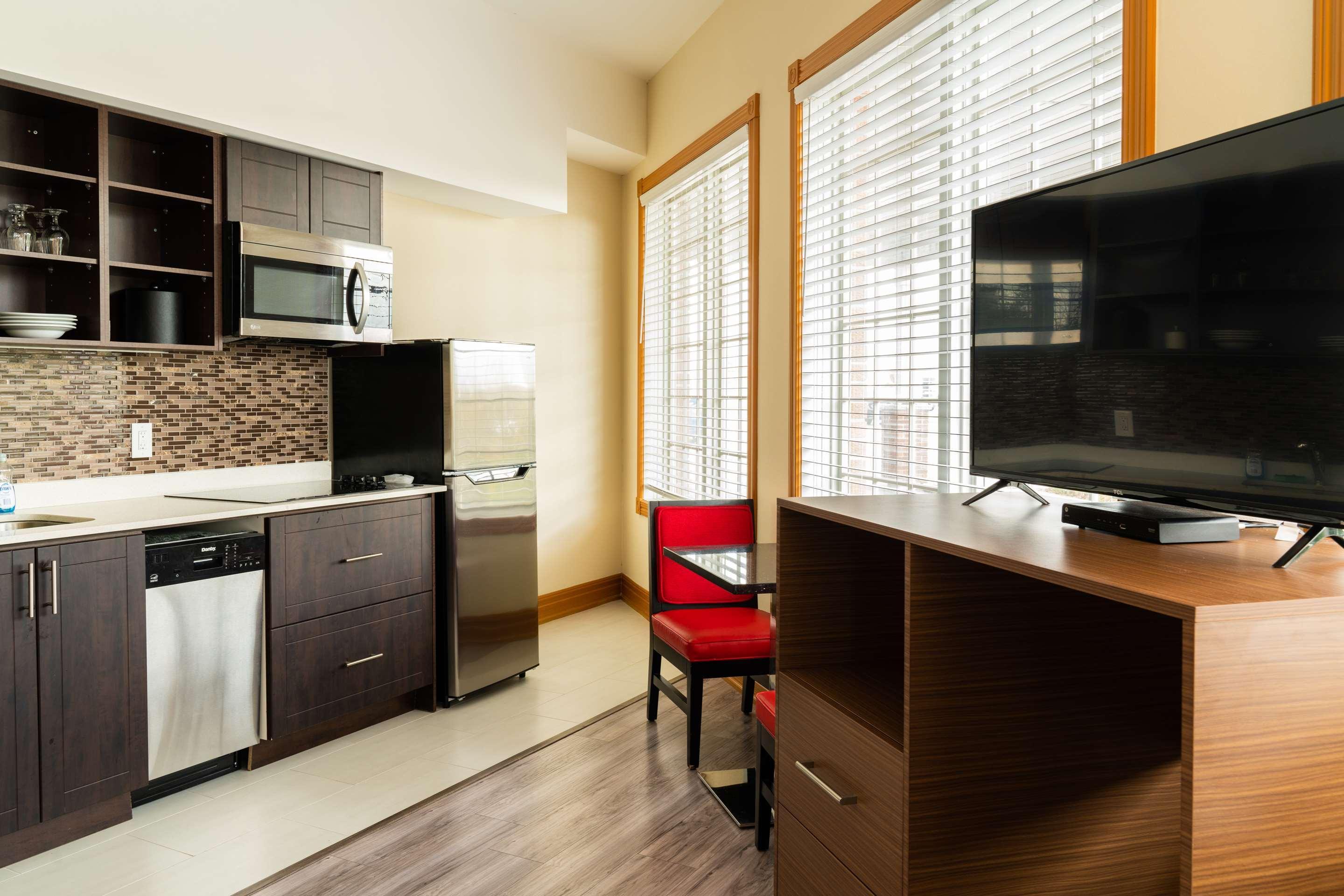 Surestay Plus Hotel By Best Western Кинкардин Екстериор снимка