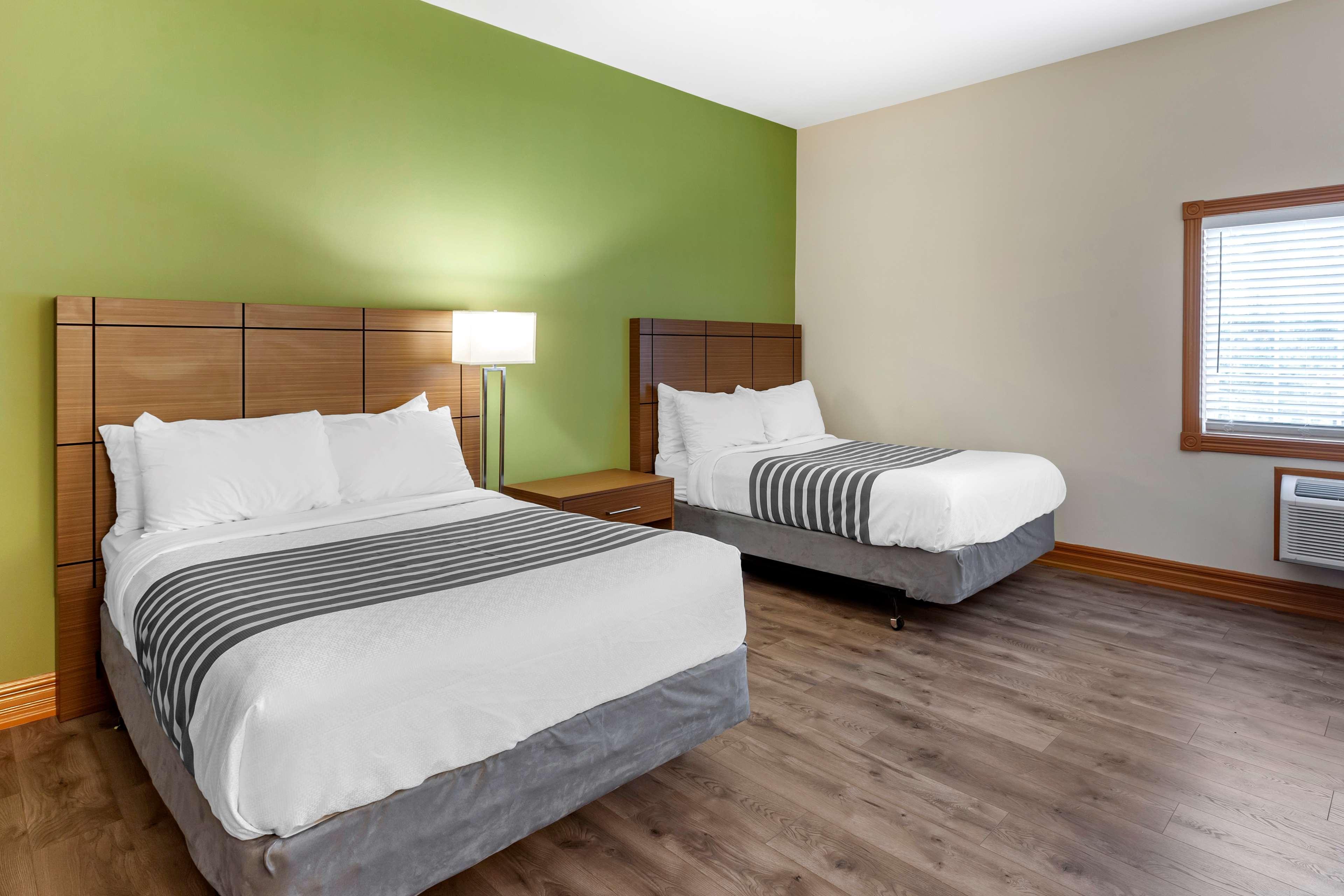Surestay Plus Hotel By Best Western Кинкардин Екстериор снимка